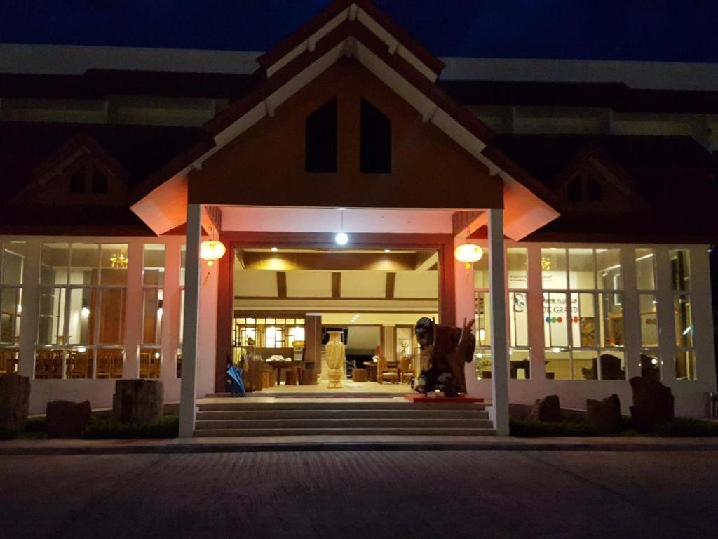 Silayok Grand Hotel Tak Buitenkant foto