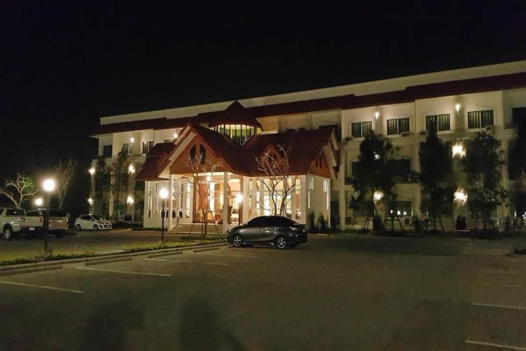 Silayok Grand Hotel Tak Buitenkant foto