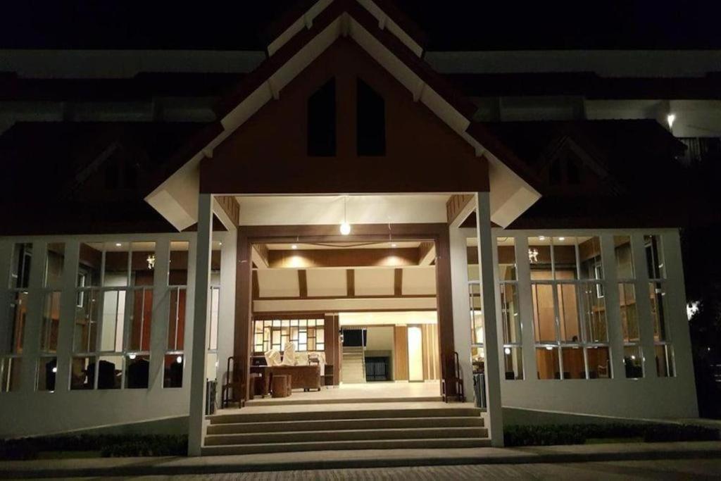 Silayok Grand Hotel Tak Buitenkant foto